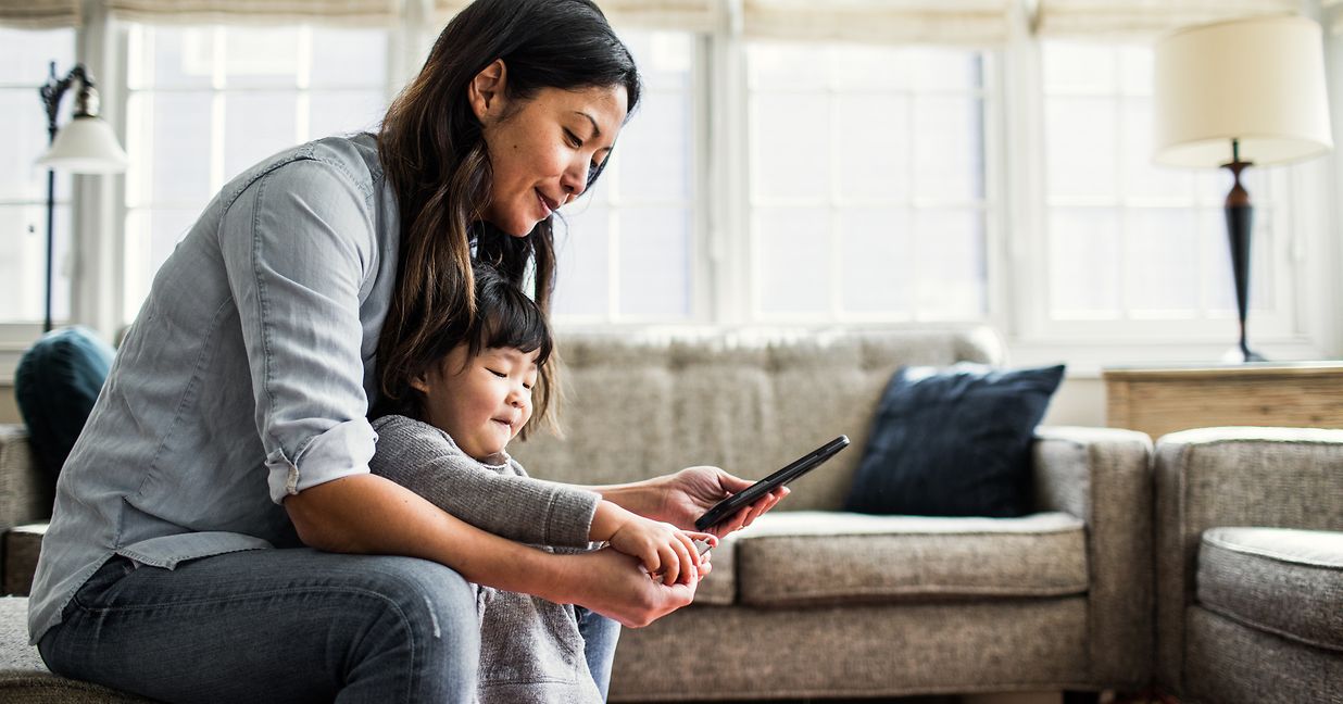 woman_and_child_in_living_room